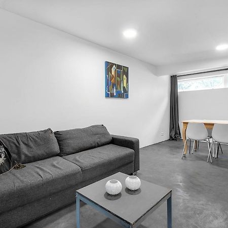 Lovely Studio Apartment With Hot Tub เรคยาวิก ภายนอก รูปภาพ