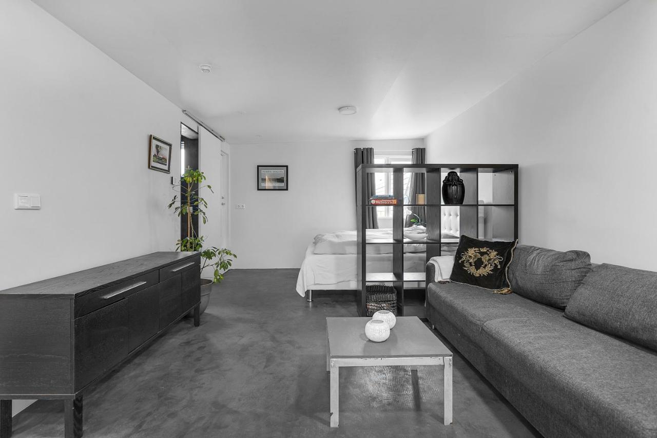 Lovely Studio Apartment With Hot Tub เรคยาวิก ภายนอก รูปภาพ