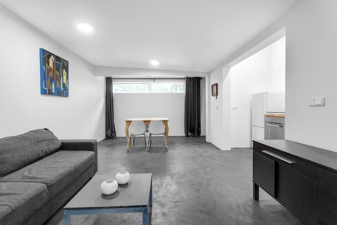 Lovely Studio Apartment With Hot Tub เรคยาวิก ภายนอก รูปภาพ