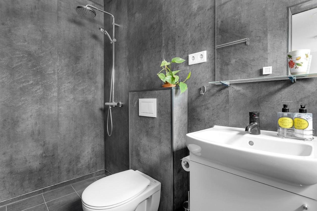 Lovely Studio Apartment With Hot Tub เรคยาวิก ภายนอก รูปภาพ